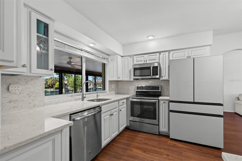 145 BAYSHORE COURT photo 9