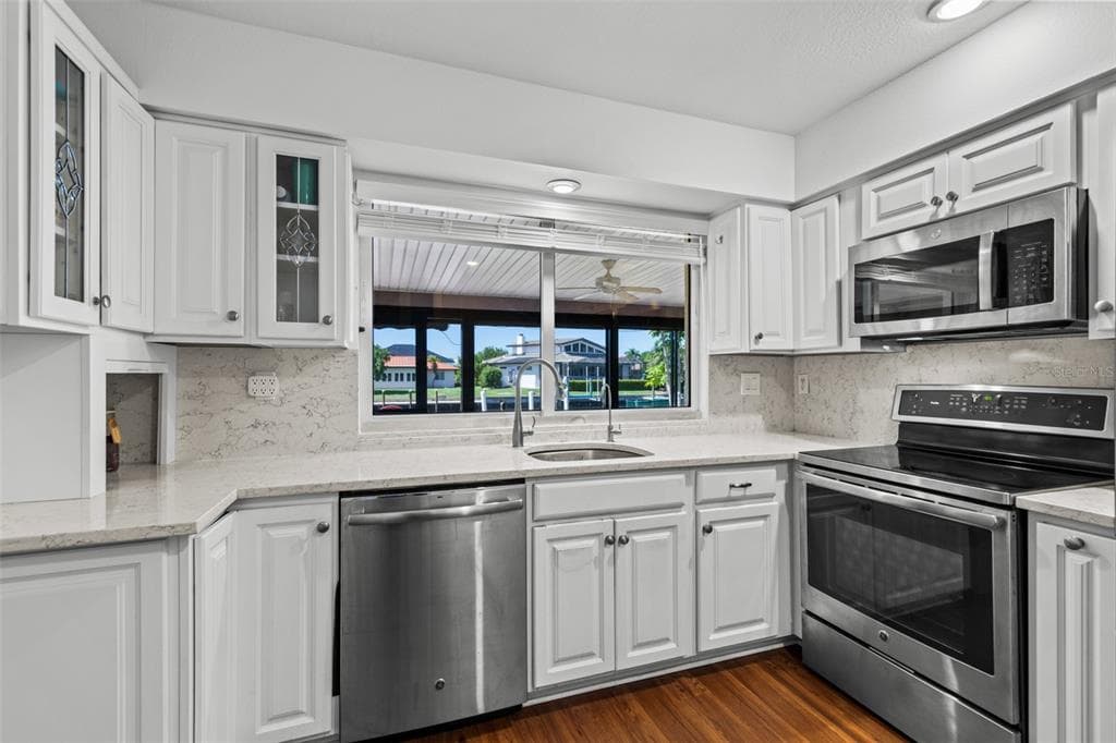 145 BAYSHORE COURT photo 10