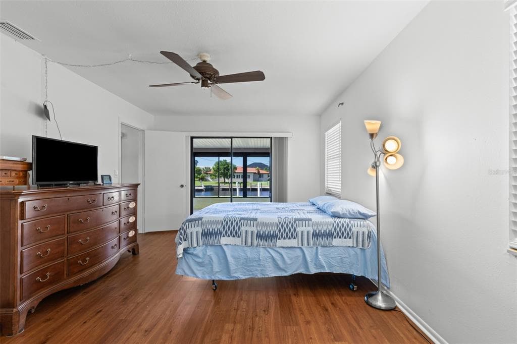 145 BAYSHORE COURT photo 14