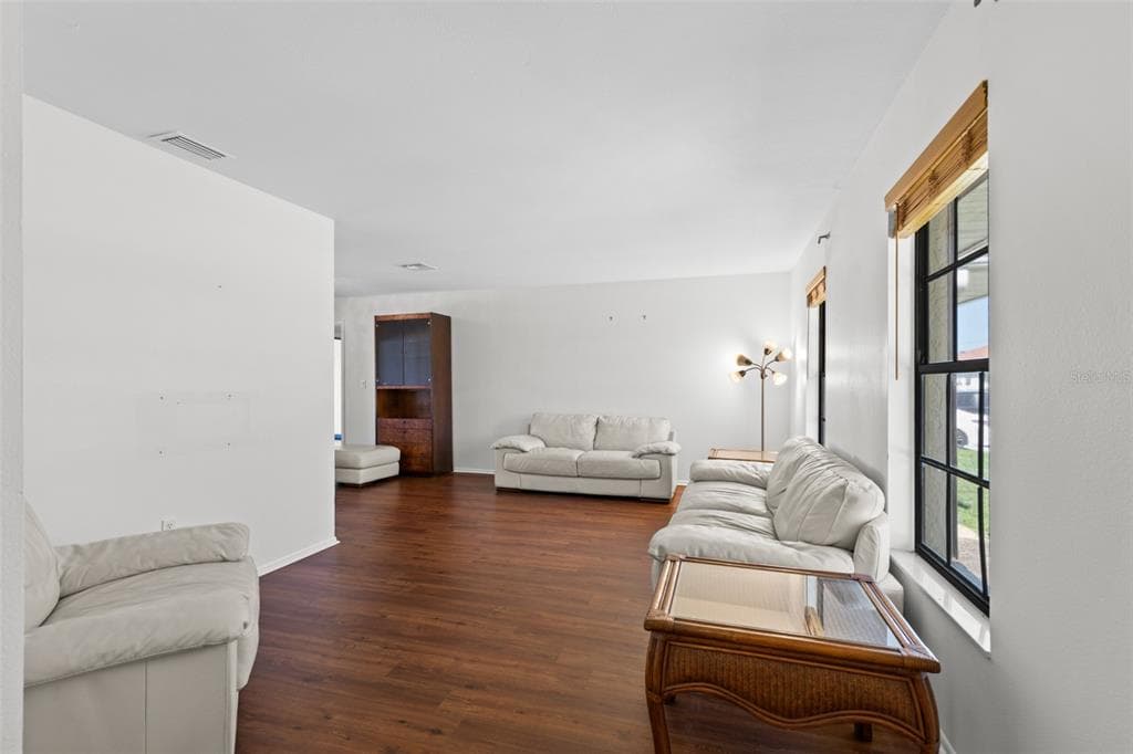 145 BAYSHORE COURT photo 4