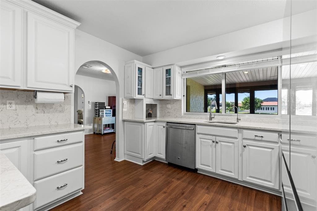 145 BAYSHORE COURT photo 8