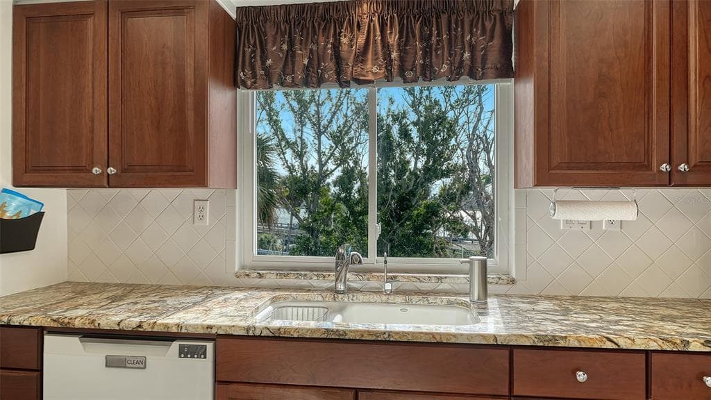 777 JOHN RINGLING BOULEVARD 36 photo 14