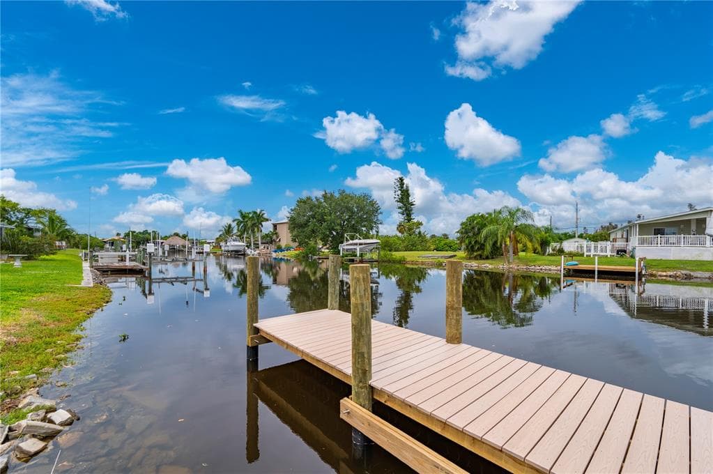 720 DANIA COURT photo 3