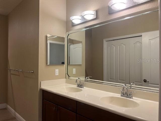 200 RIVERVIEW BEND S 911 photo 10