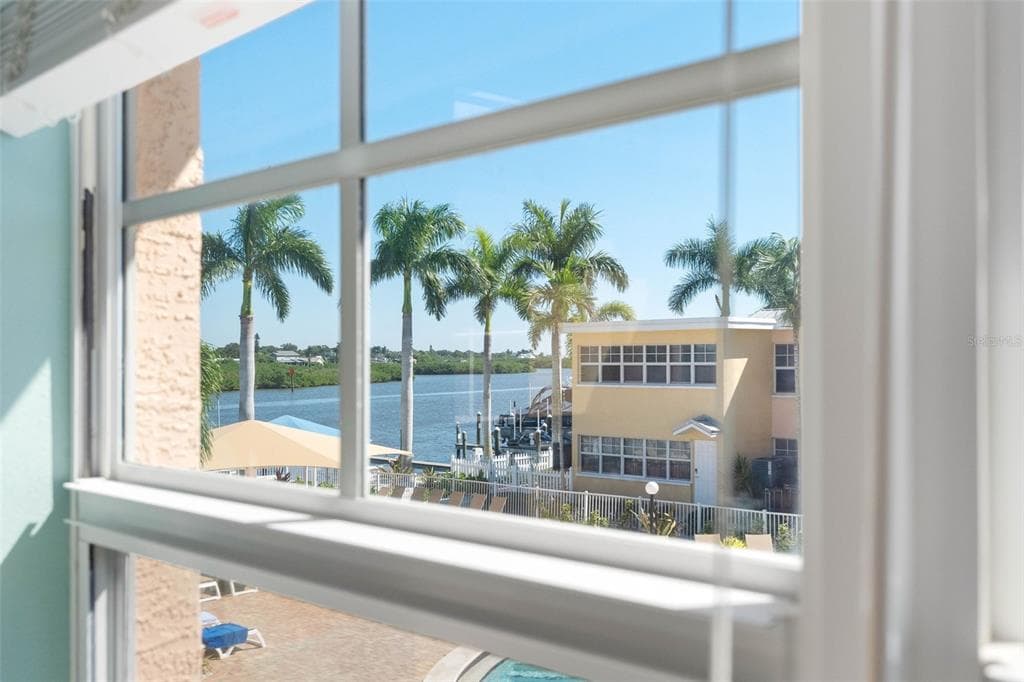 19417 GULF BOULEVARD B204 photo 4
