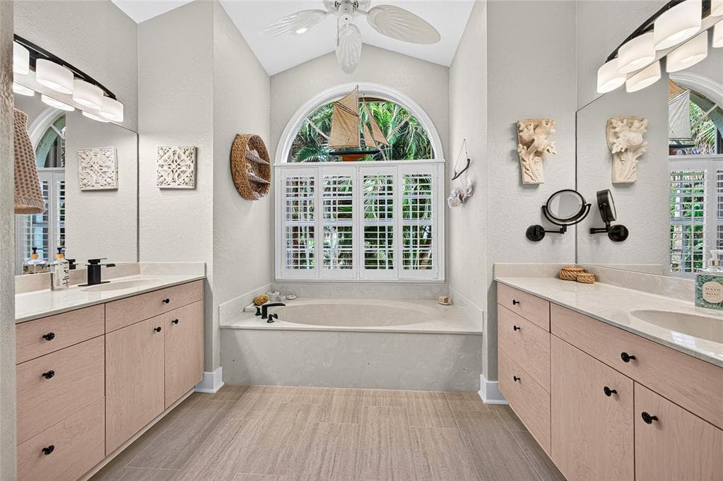836 CONNEMARA CIRCLE photo 10