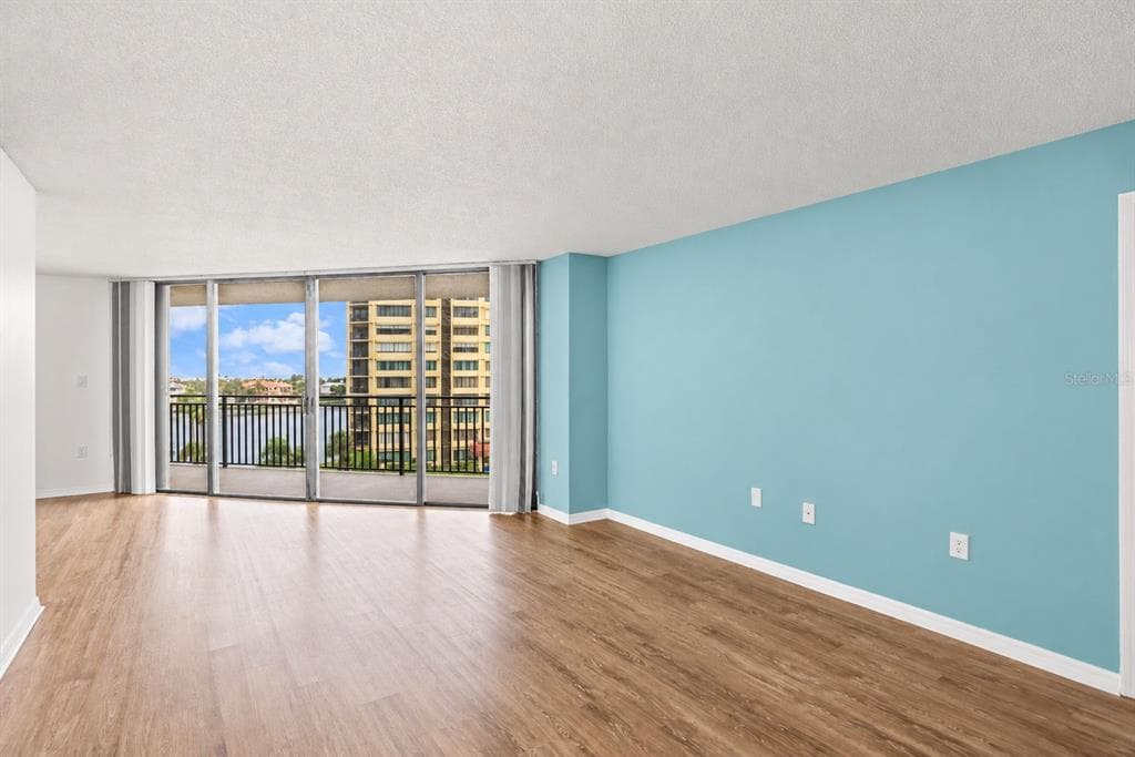 690 ISLAND WAY 606 photo 13