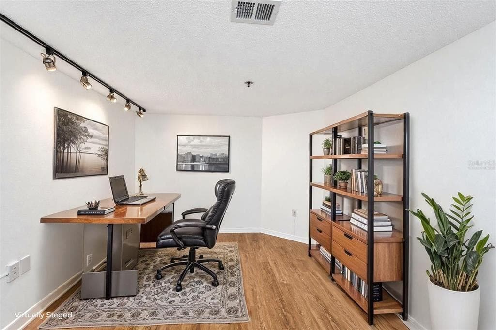 690 ISLAND WAY 606 photo 15