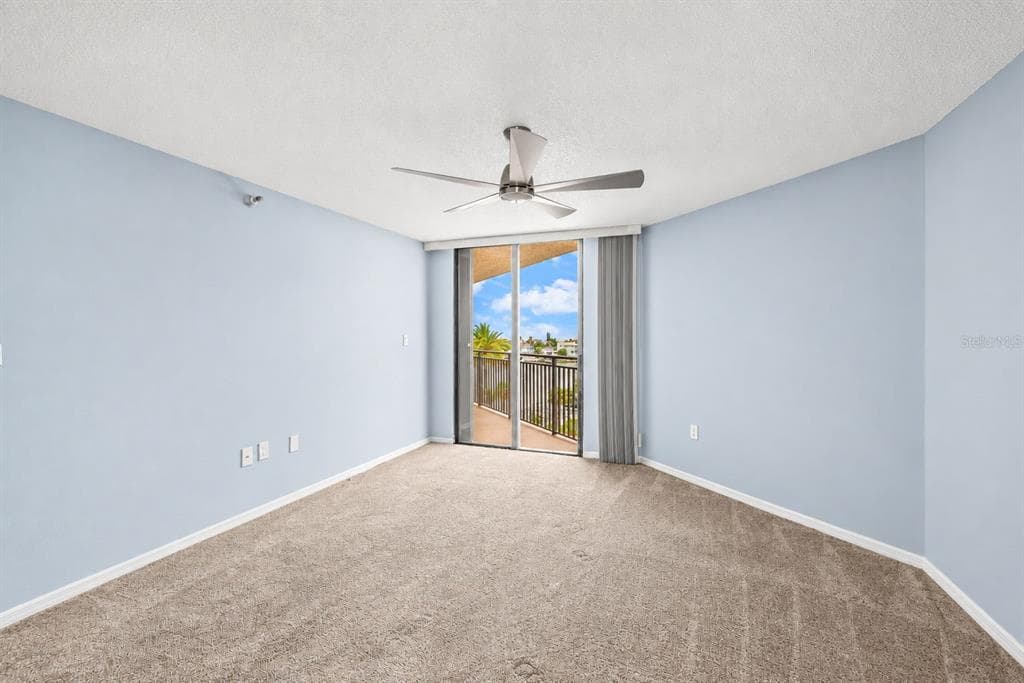 690 ISLAND WAY 606 photo 25