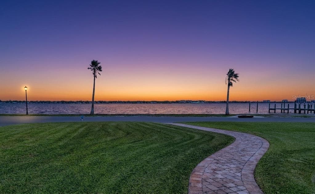 2305 RIVERVIEW BOULEVARD photo 2