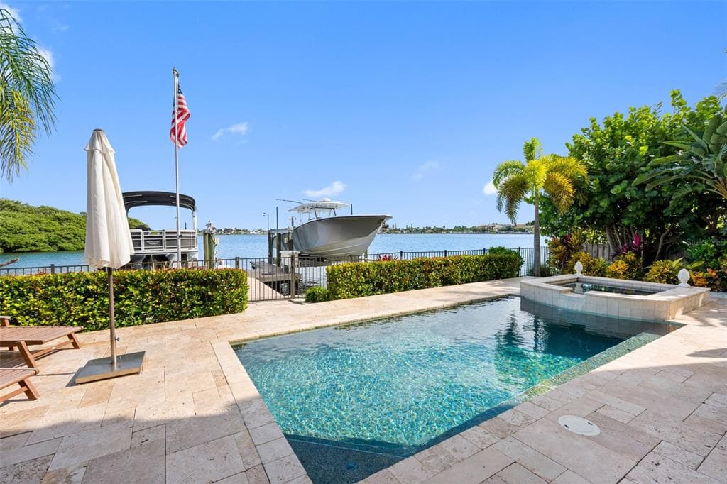505 HARBOR DRIVE photo 10