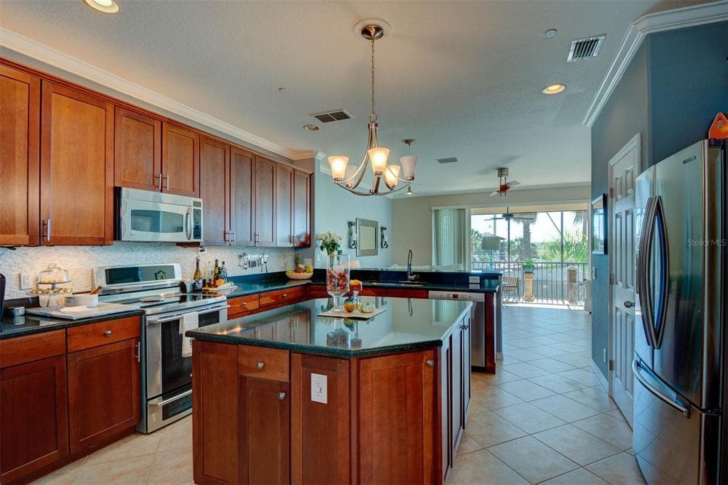 1146 VENETIAN HARBOR DRIVE NE photo 13