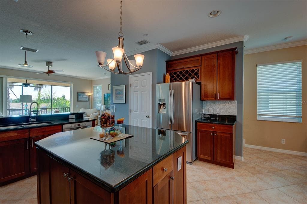 1146 VENETIAN HARBOR DRIVE NE photo 17