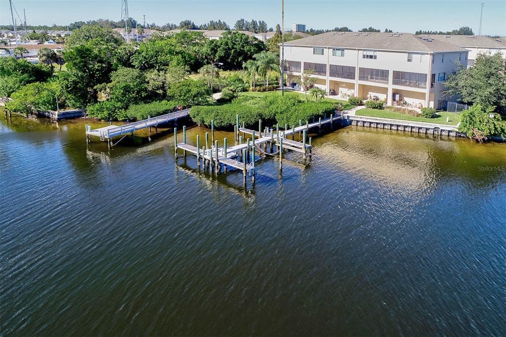 1146 VENETIAN HARBOR DRIVE NE photo 3