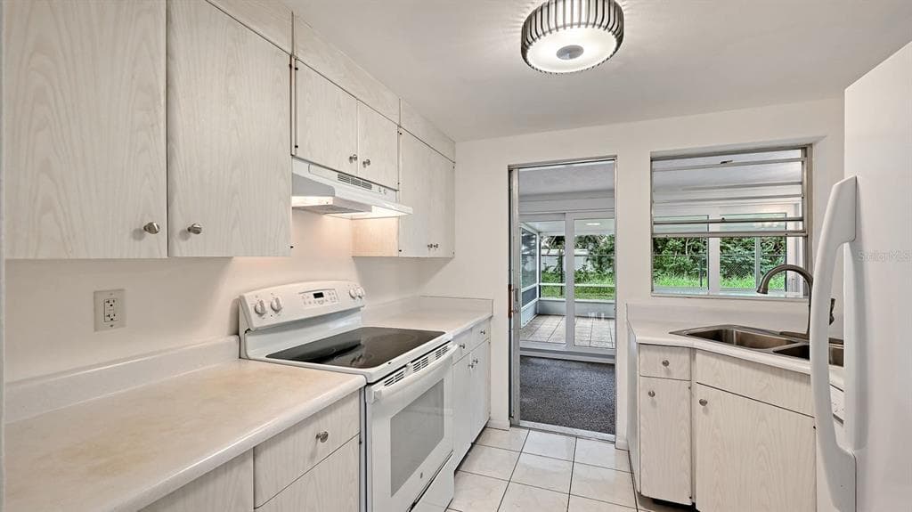 2610 REGATTA DRIVE photo 12