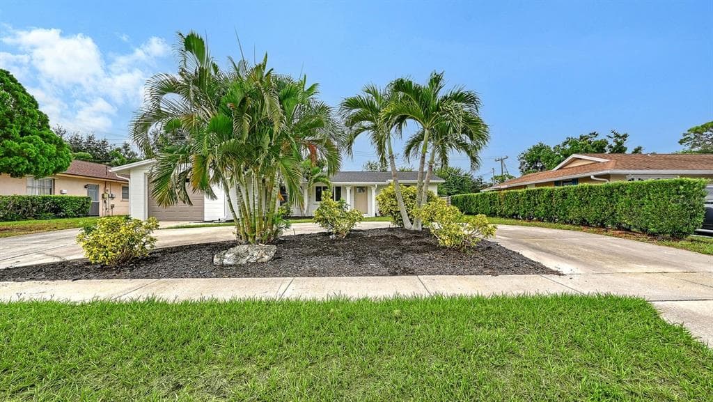 2610 REGATTA DRIVE photo 3