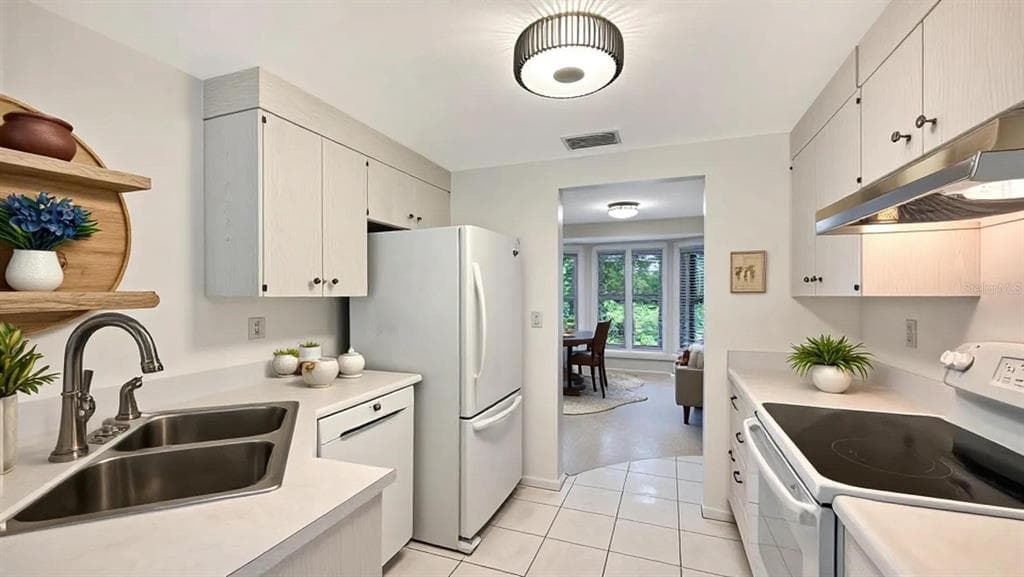 2610 REGATTA DRIVE photo 10
