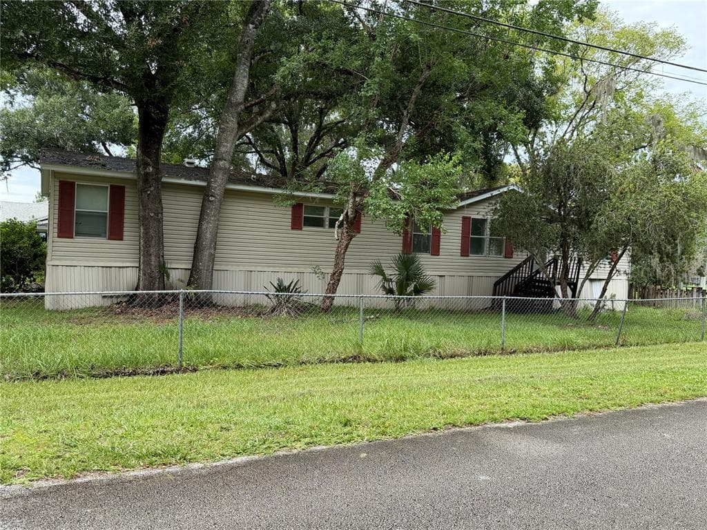 55616 LEE STREET photo 1