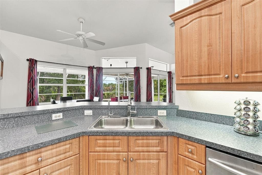 252 DENVER DRIVE photo 23