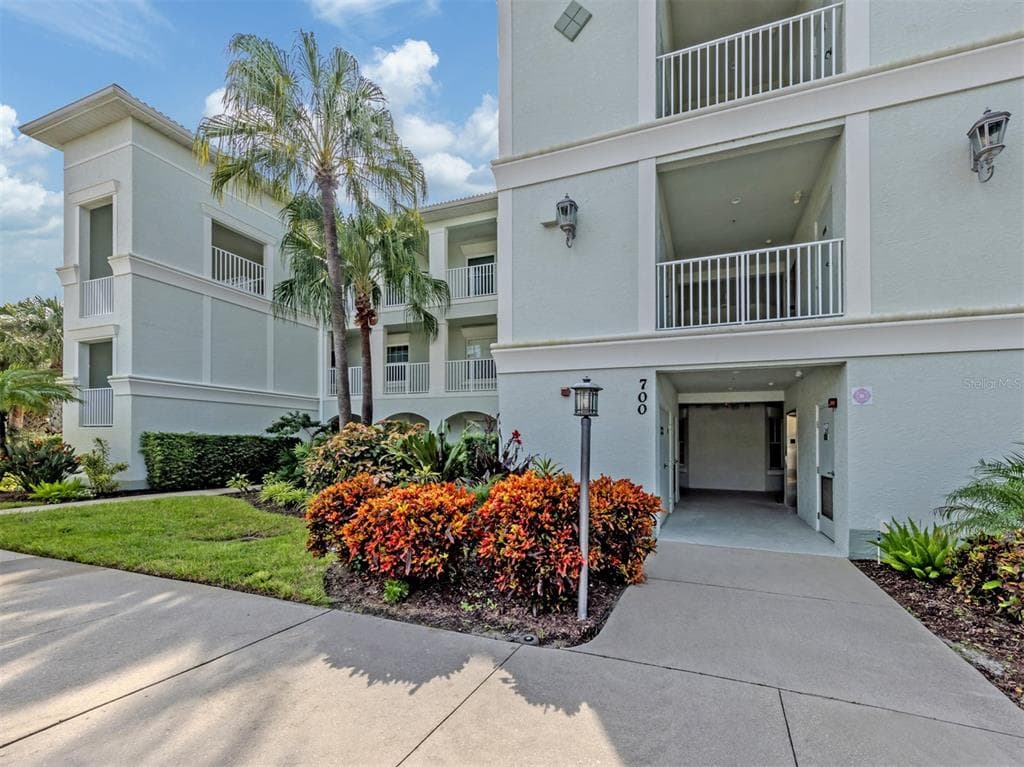 700 GARDENS EDGE DRIVE 721 photo 2