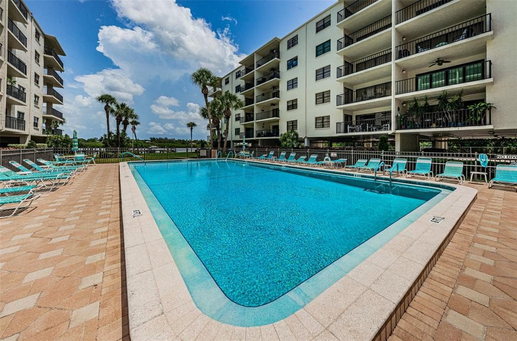 19531 GULF BOULEVARD 604 photo 6