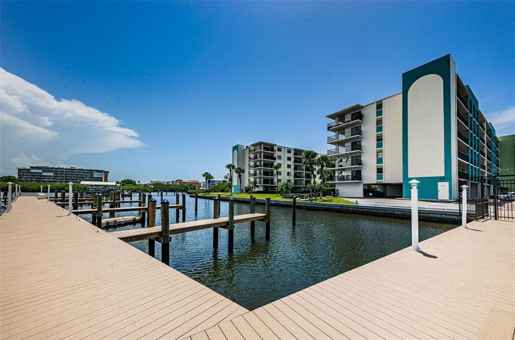19531 GULF BOULEVARD 604 photo 7