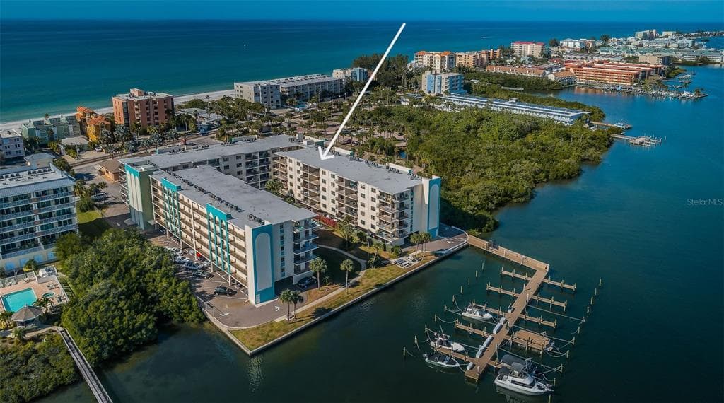 19531 GULF BOULEVARD 604 photo 1