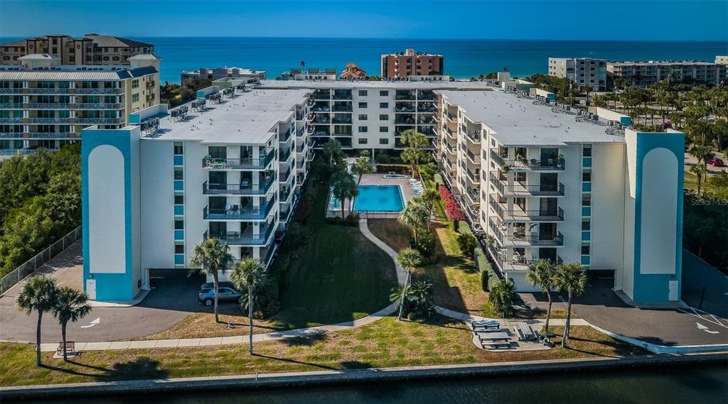 19531 GULF BOULEVARD 604 photo 4
