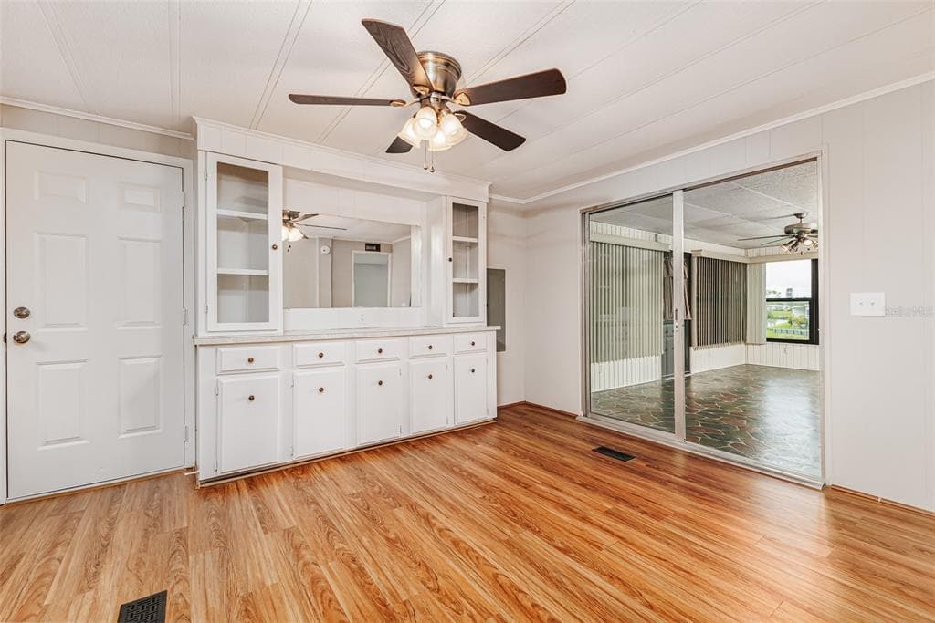 2055 S FLORAL AVENUE 224 photo 11