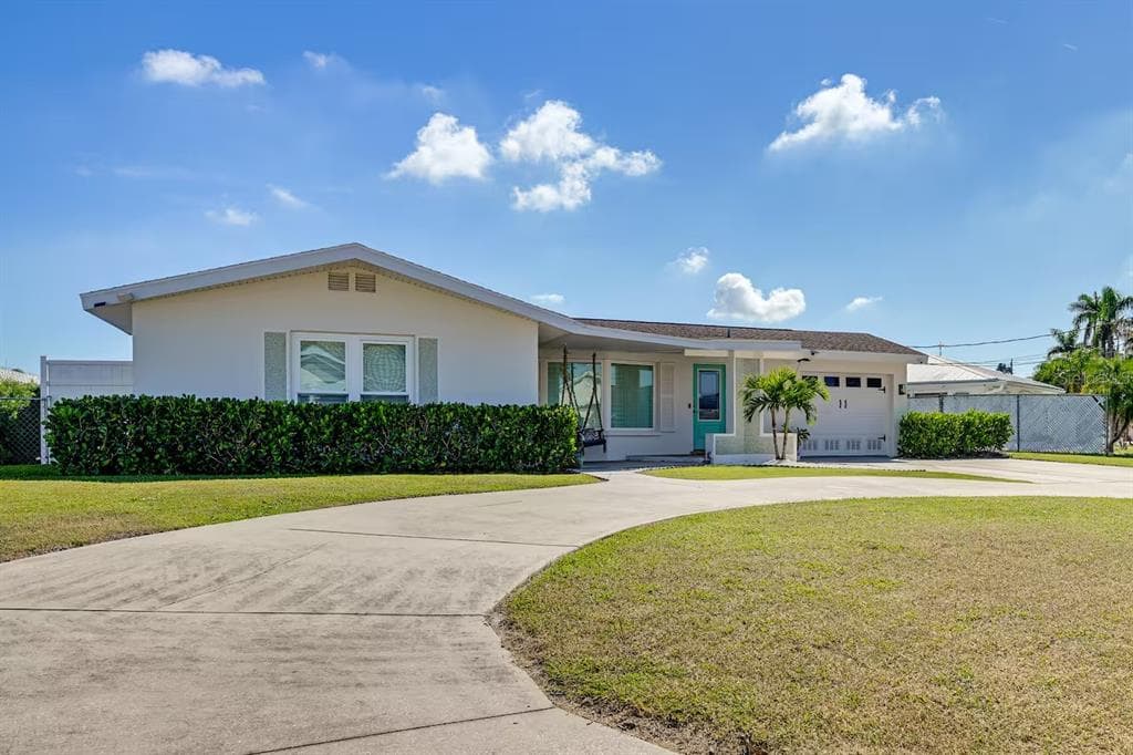 924 ARLINGTON ROAD photo 1