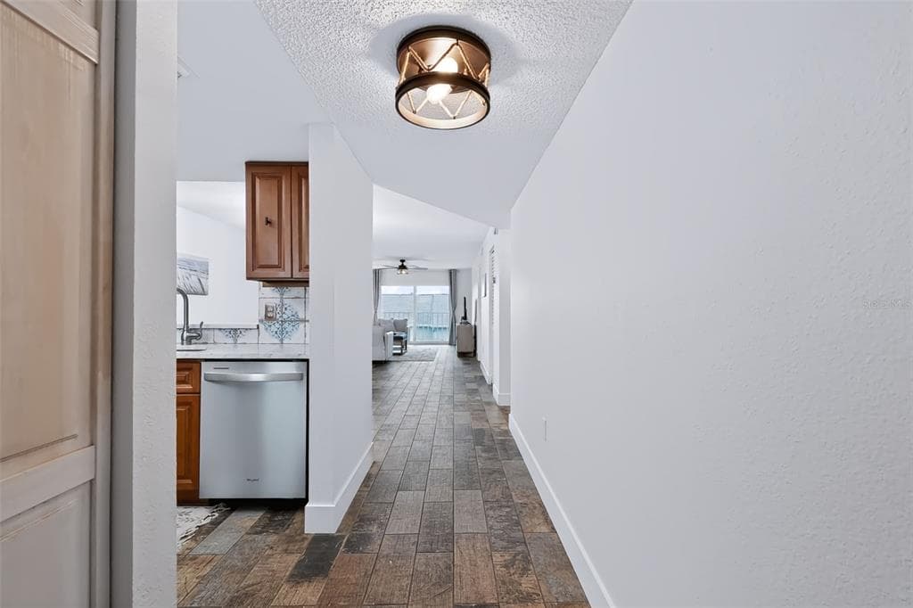 719 PINELLAS BAYWAY S 311 photo 3