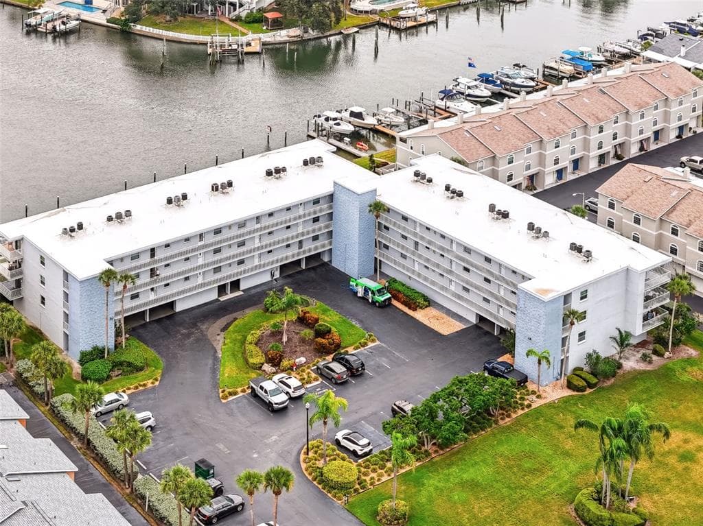 719 PINELLAS BAYWAY S 311 photo 1