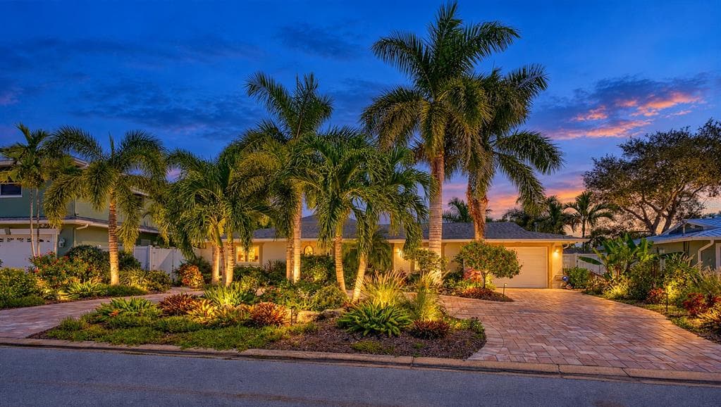 4907 CORAL BOULEVARD 1