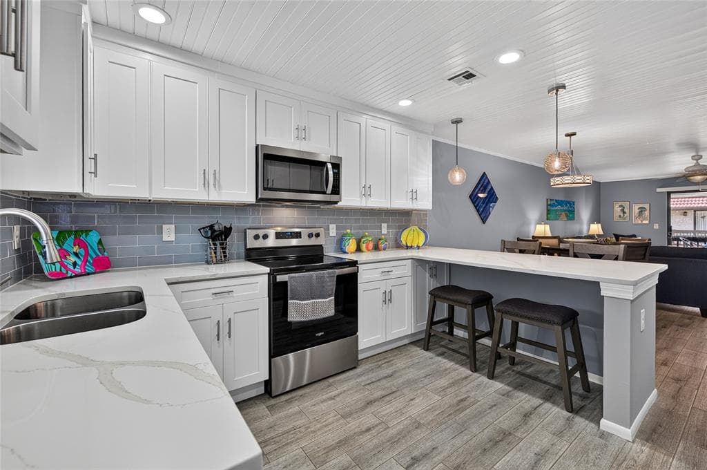 1634 STICKNEY POINT ROAD 34-202 photo 1
