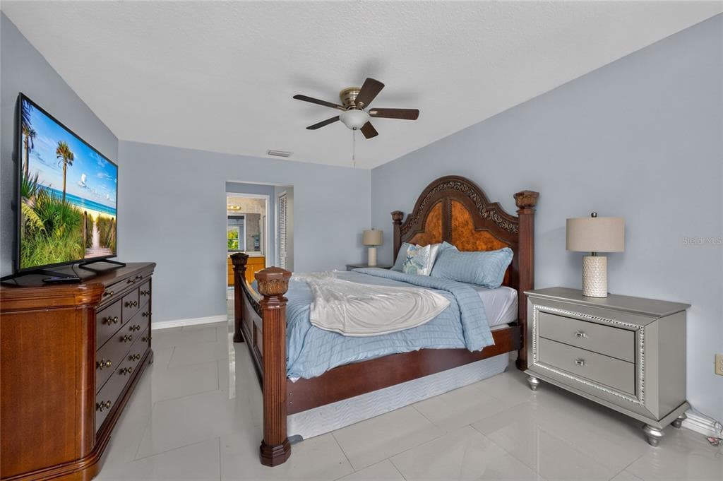 137 DOWLING AVENUE NE photo 22