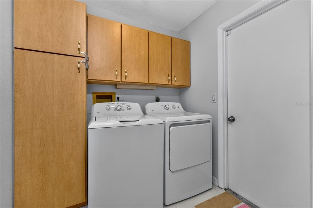 137 DOWLING AVENUE NE photo 20