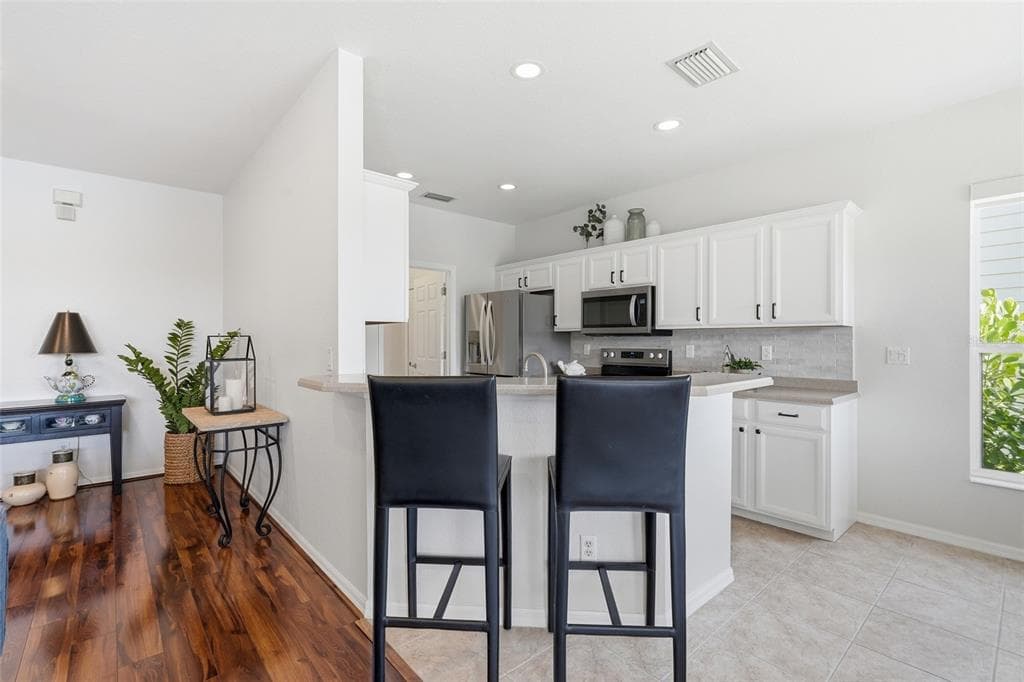 8631 LAKE FRONT COURT photo 7