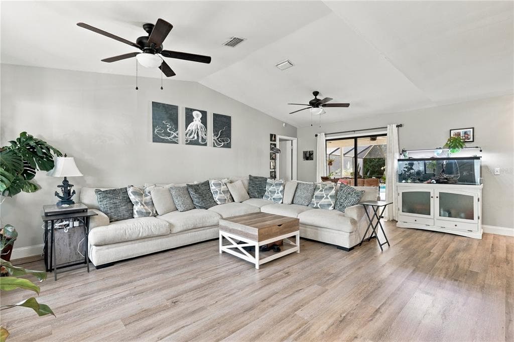 92 FOSTER LANE photo 9