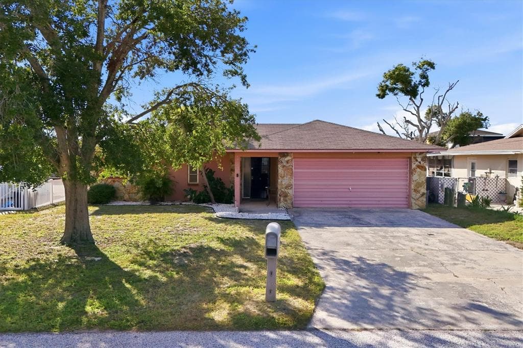 13625 VERONICA DRIVE photo 2