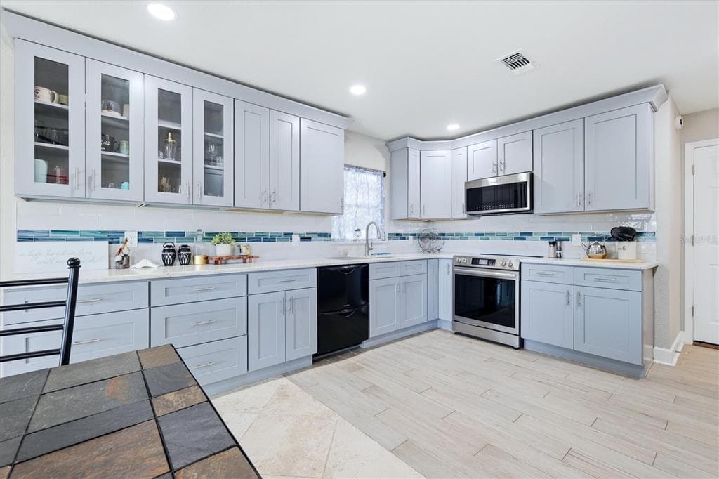 13625 VERONICA DRIVE photo 19