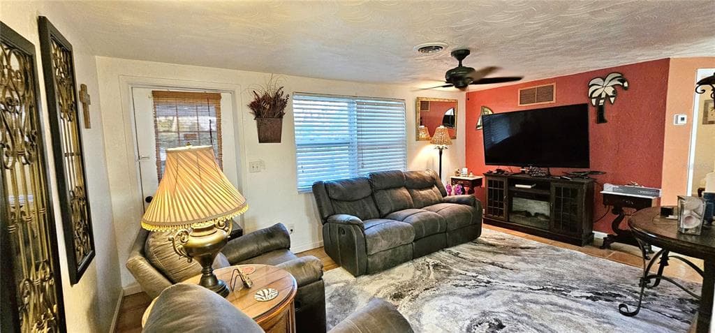 1120 LAMPP DRIVE photo 2