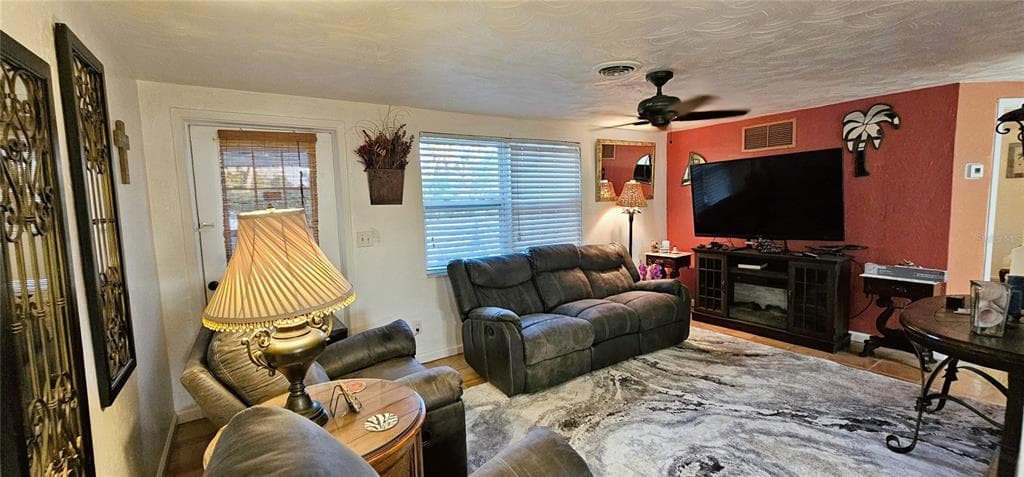 1120 LAMPP DRIVE photo 4