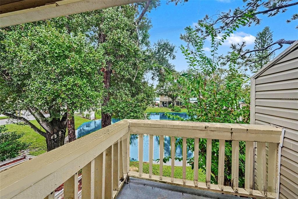 6915 LAKEVIEW COURT photo 10