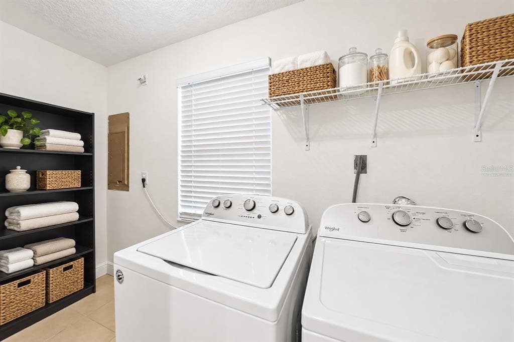 6915 LAKEVIEW COURT photo 15