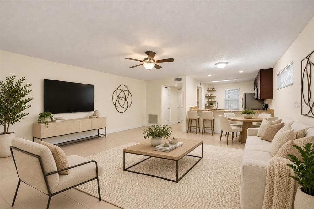 6915 LAKEVIEW COURT photo 4