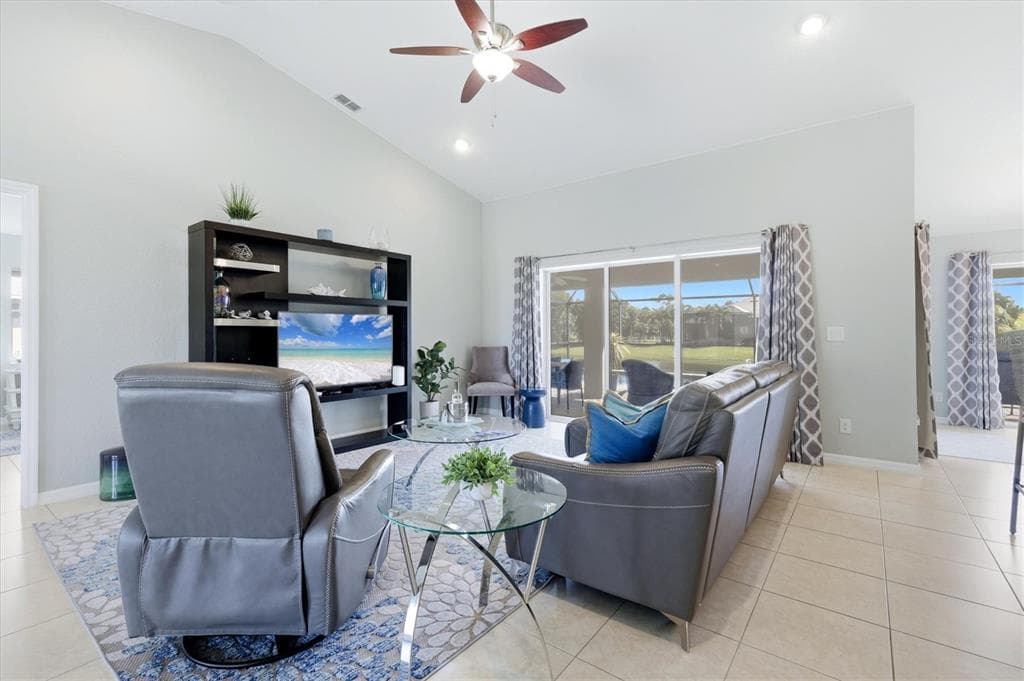 1087 ROTONDA CIRCLE photo 14