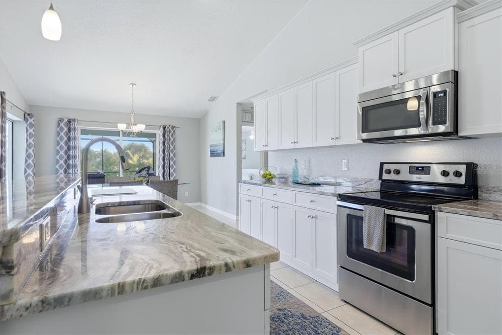 1087 ROTONDA CIRCLE photo 21