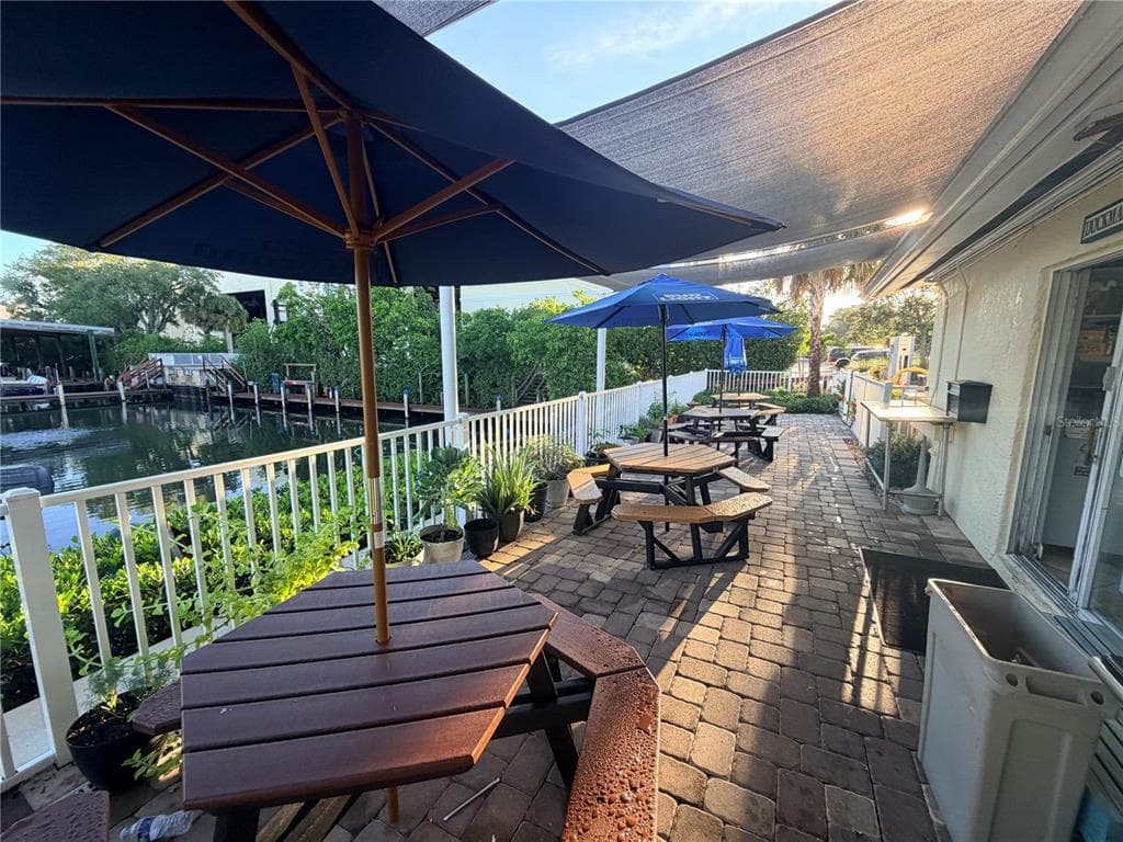 570 BLACKBURN POINT ROAD Siesta 25 photo 2