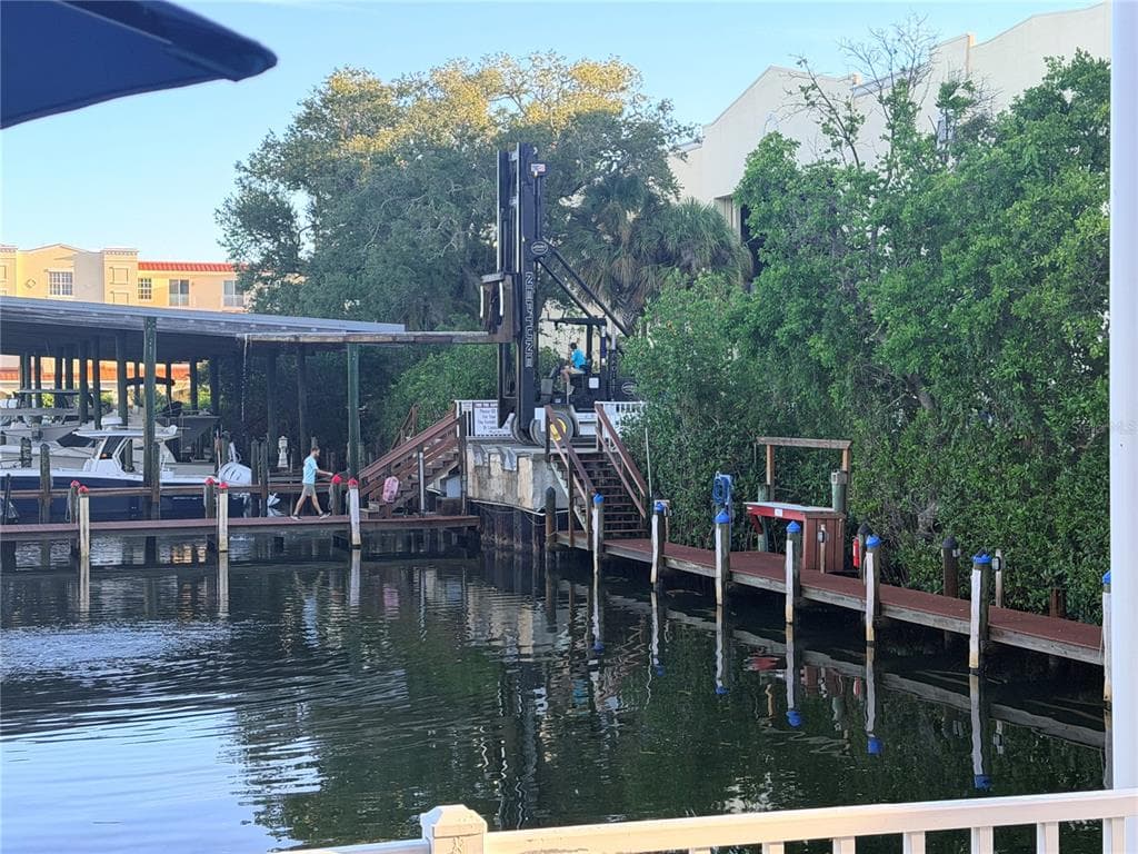 570 BLACKBURN POINT ROAD Siesta 25 photo 3