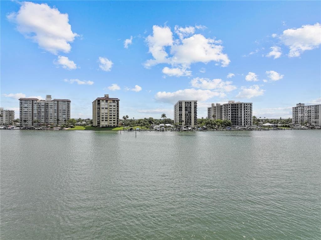 699 BAY ESPLANADE 302 photo 20